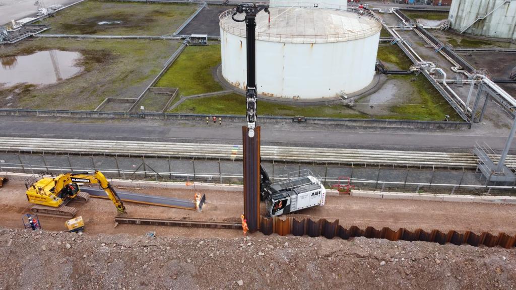 ABI Mobilram undertaking piling work on Avonmouth Flood Defences